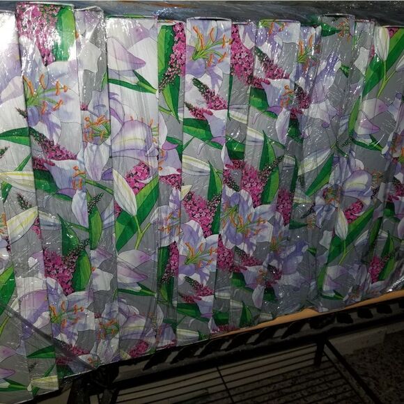 Large Gift box with ribbon - Picture 1 of 3